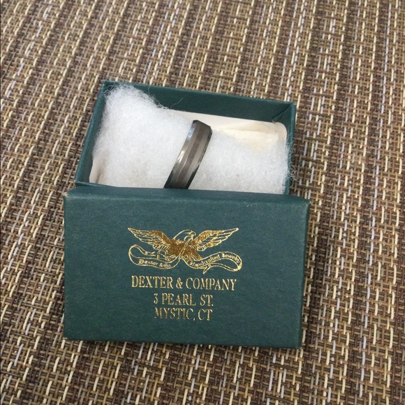 Mens Titanium Ring - Picture 4 of 7